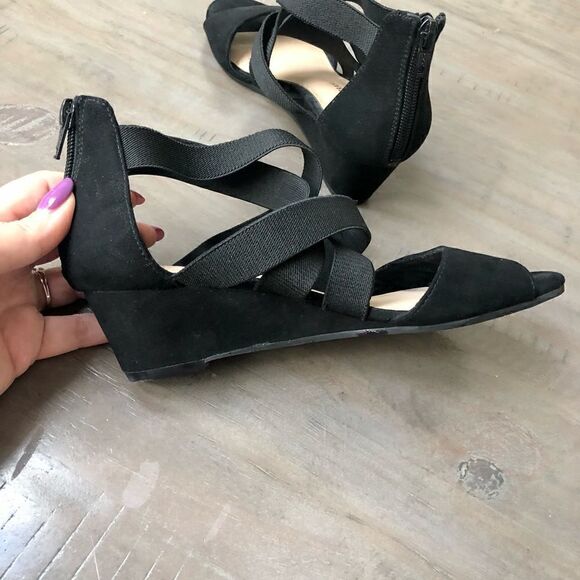 Isaac Mizrahi black, suede wedge sandals. - Picture 3 of 6